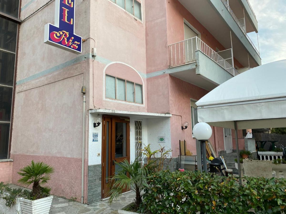 Hotel Riz Finale Ligure Exterior foto