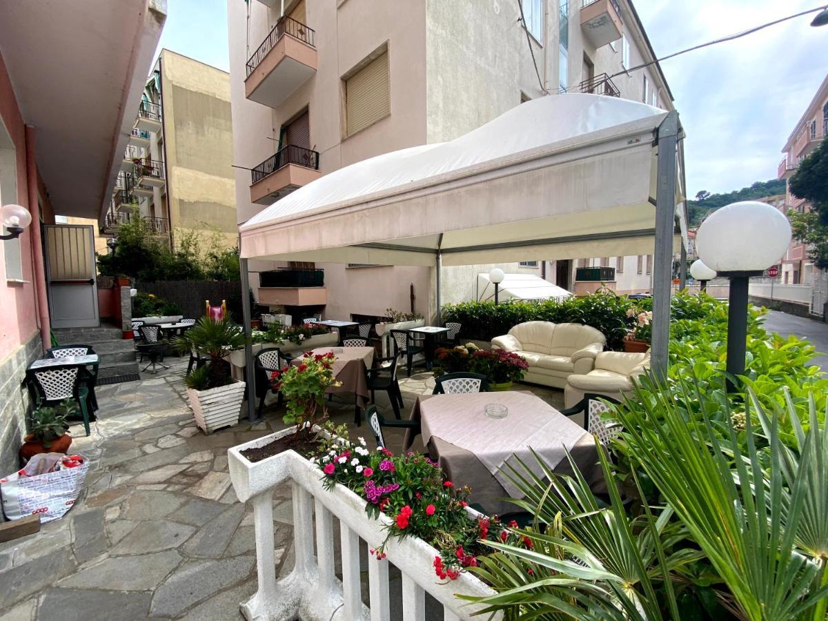 Hotel Riz Finale Ligure Exterior foto